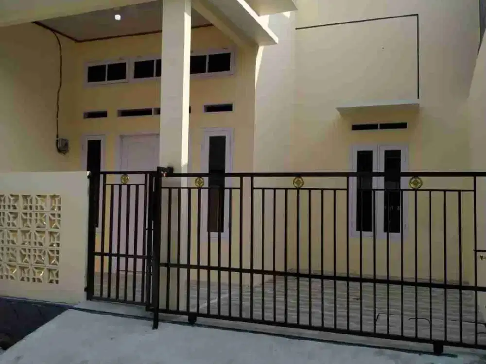 JUAL RUMAH BARU SIAP HUNI UNTUK KELUARGA KECIL ONE GATE SECURITY 24 JAM