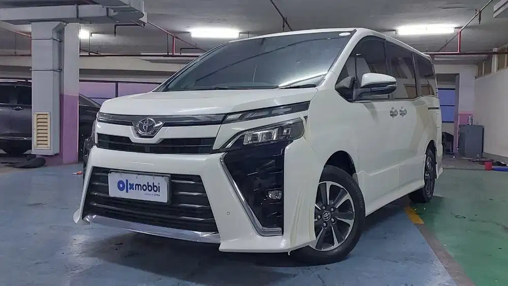 Pajak Panjang - Toyota Voxy 2.0 Bensin-AT 2017