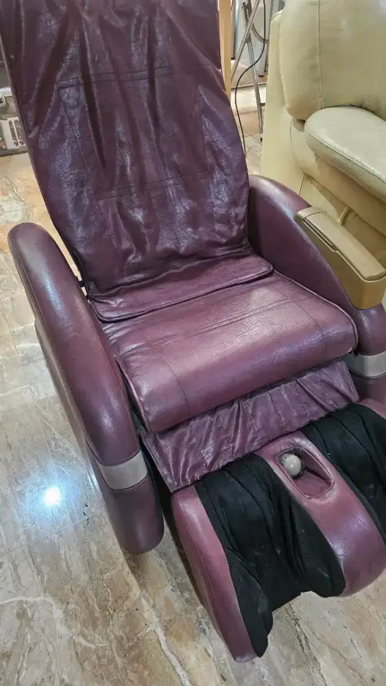 Dijual CEPAT. Kursi Pijat Osim