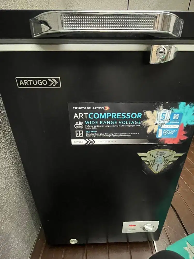 Kulkas Artugo Hitam 105 L