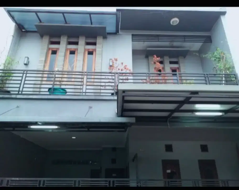 DISEWAKAN !!! RUMAH 2 LANTAI NYAMAN & ASRI