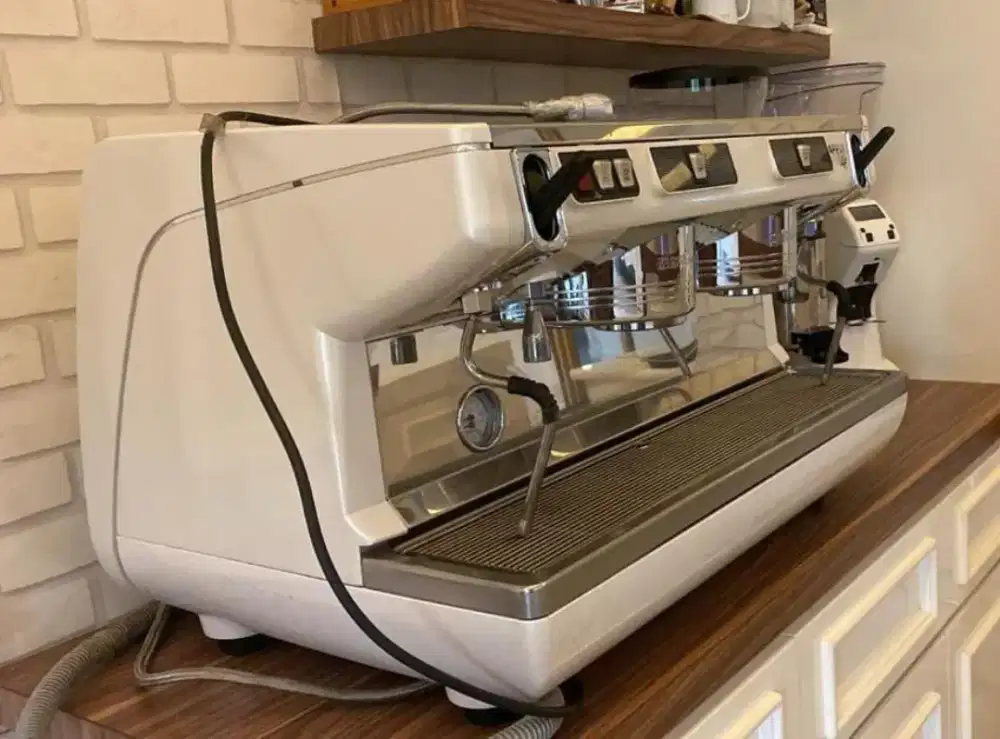 Nouva Simonelli Appia Life S - 2 group