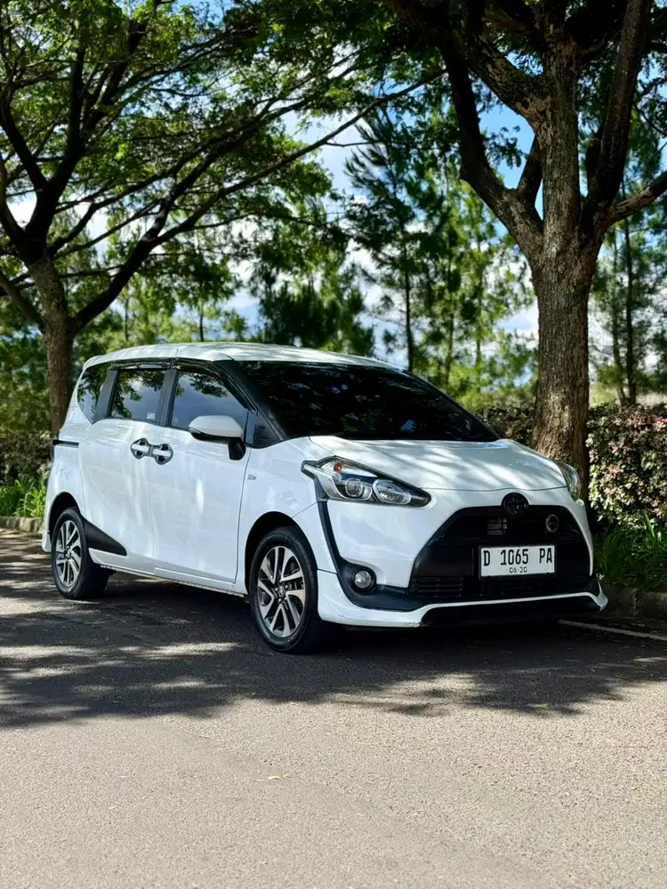 Toyota Sienta V MT 2017