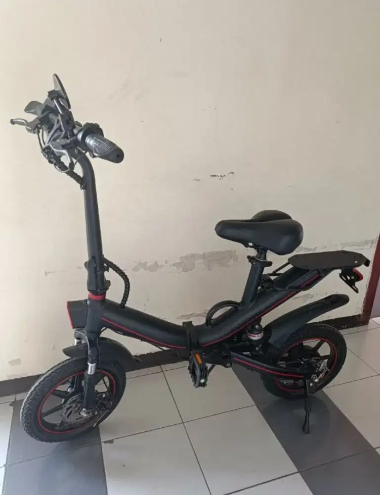 Dijual Sepeda Listrik Lipat Black Sporty siap pakai