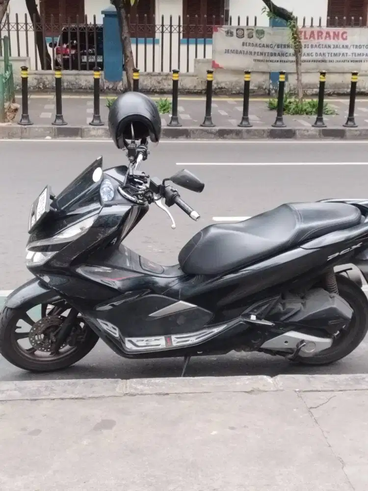 Di jual pcx 2018 hitam