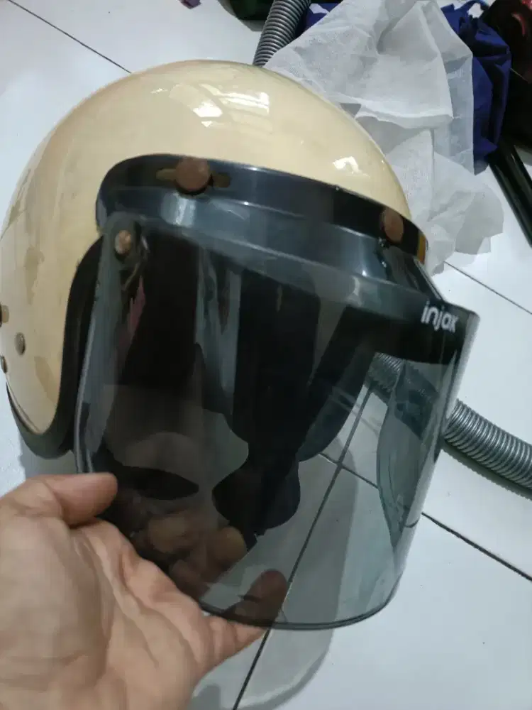 Helm bekas masih bagus