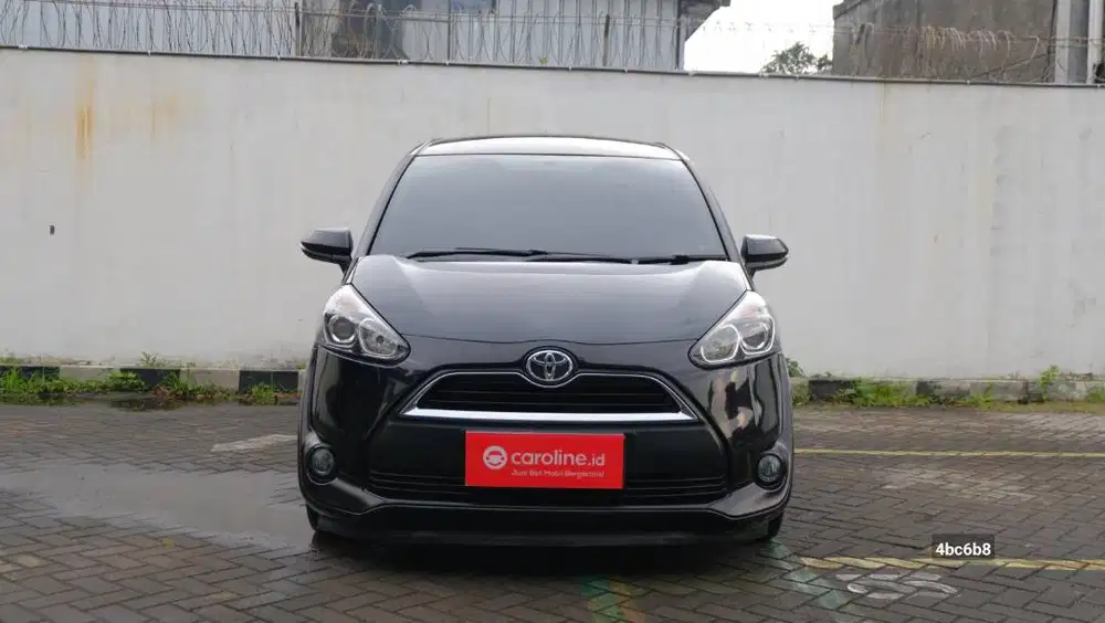 TOYOTA SIENTA E 1.5 MT 2016 HITAM