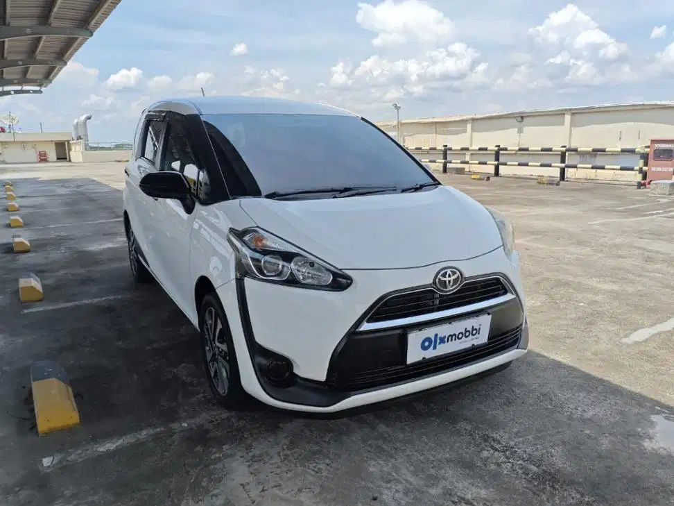 DP MURAH Toyota Sienta 1.5 V Bensin-AT 2017 Putih CABKF
