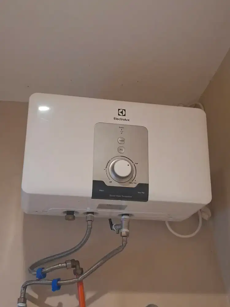 Water heater panas dingin merk Eletrolux 10 liter