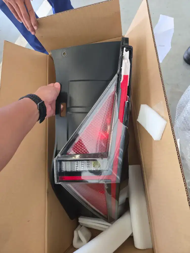 Lampu Belakang ( Mika Pecah ) Hyundai Stargazer X / Prime - Ori