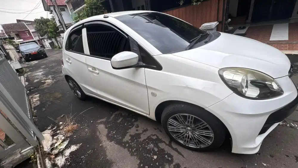 Dijual Honda Brio CBU Manual 2012