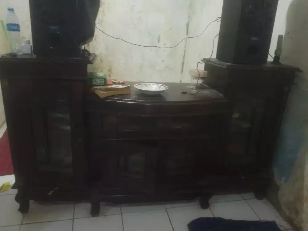 Buffet tv lemari kaca