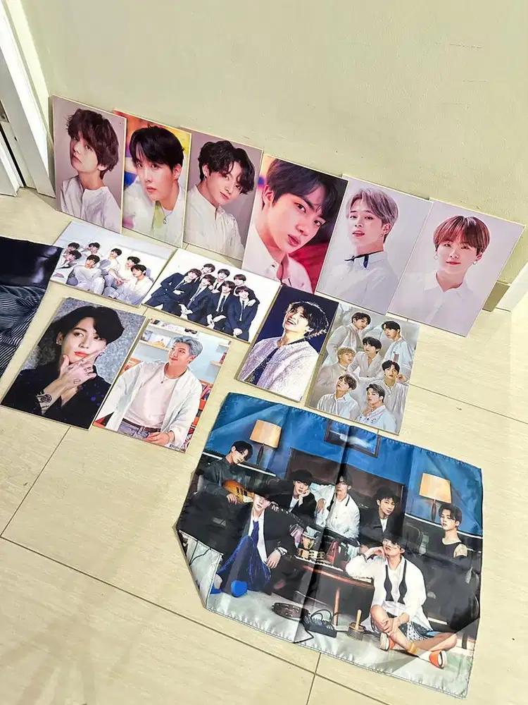 Foto BTS (hiasan dinding)