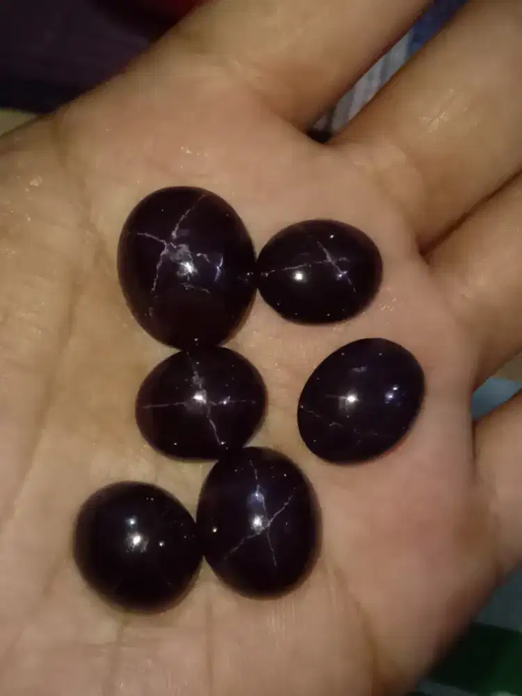 Batu garnet star