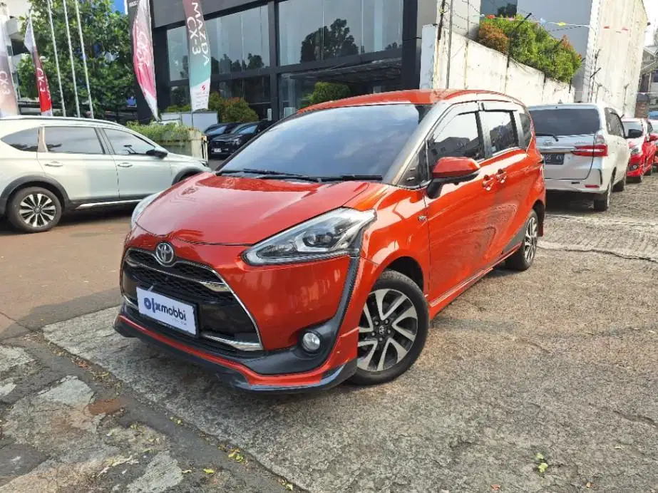 DP MURAH Toyota Sienta 1.5 Q Bensin-AT 2017 Orange C6VMA