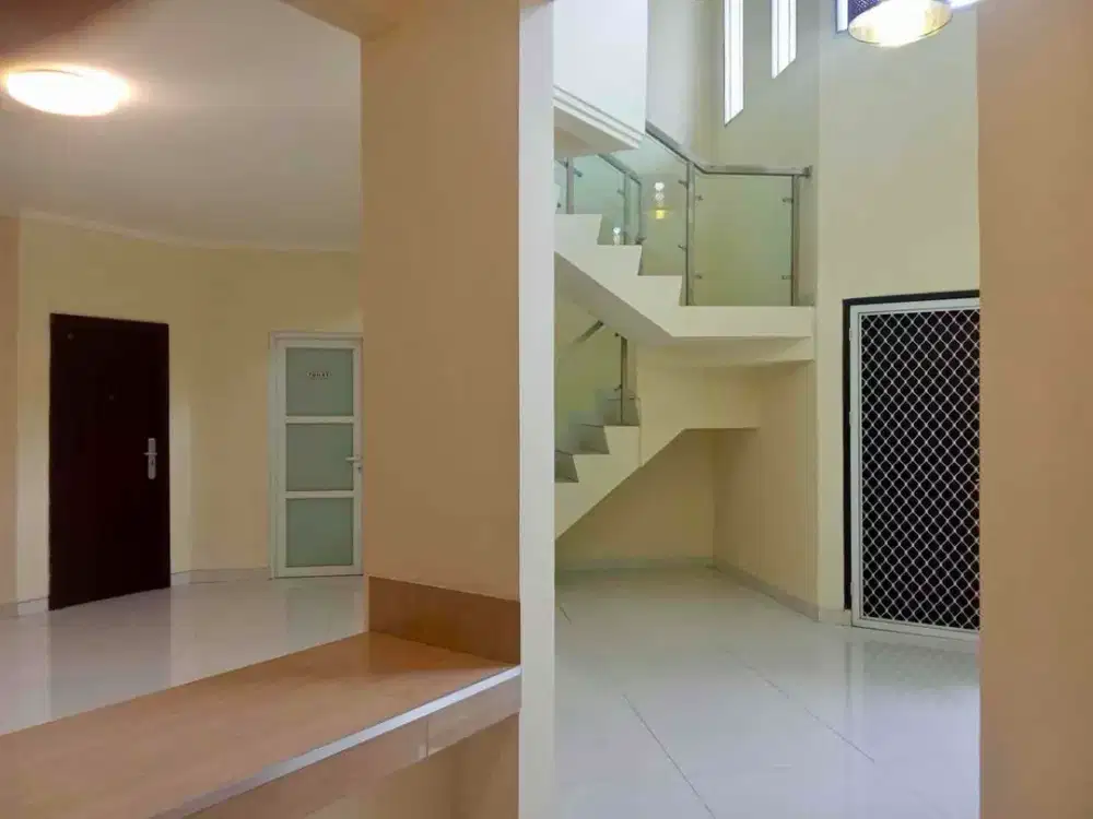 Rumah BSD Giri Loka 3 Kondisi Bagus 4+1 KT LT 300 Kondisi Siap Huni 2 Lantai