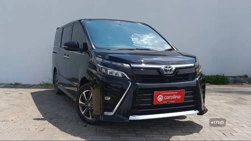 TOYOTA VOXY 2.0 AT 2019 HITAM
