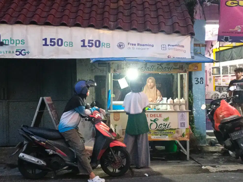 Penjaga stand minuman