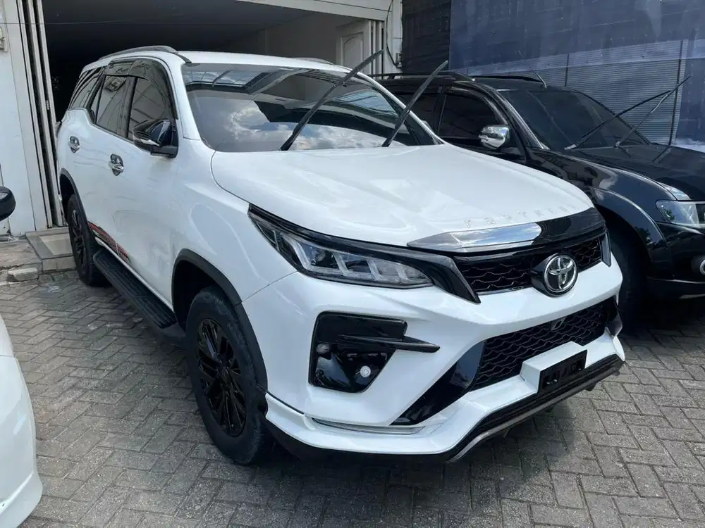Toyota fortuner vrz trd legender 2020