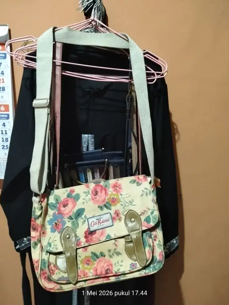 Jual gamis & tas bekas