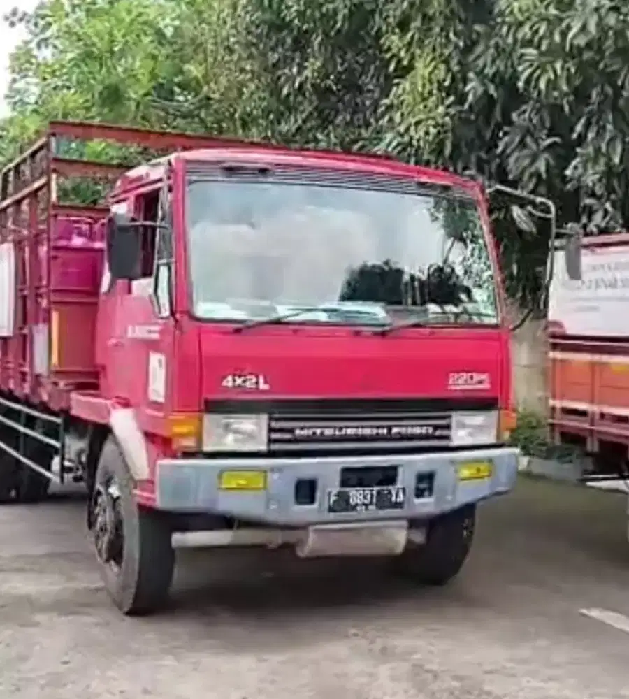 Truk Mitsubishi Fuso 4x2 FM517HL 2016 km.38rb seperti baru