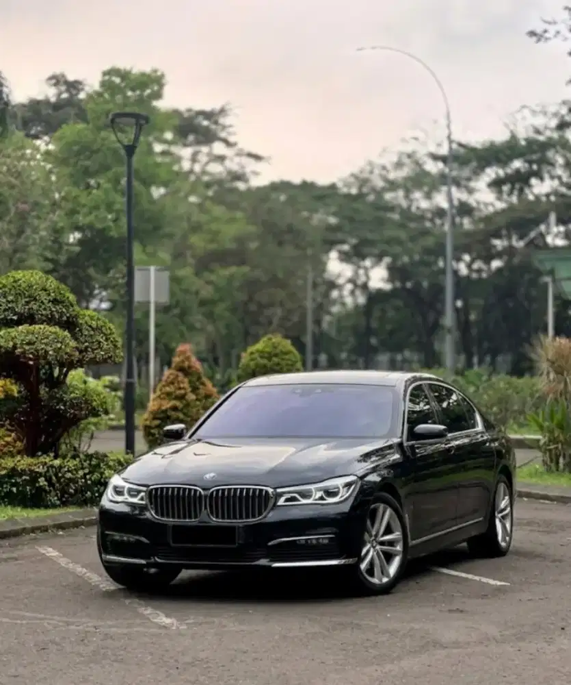 BMW
7-Series 
730Li