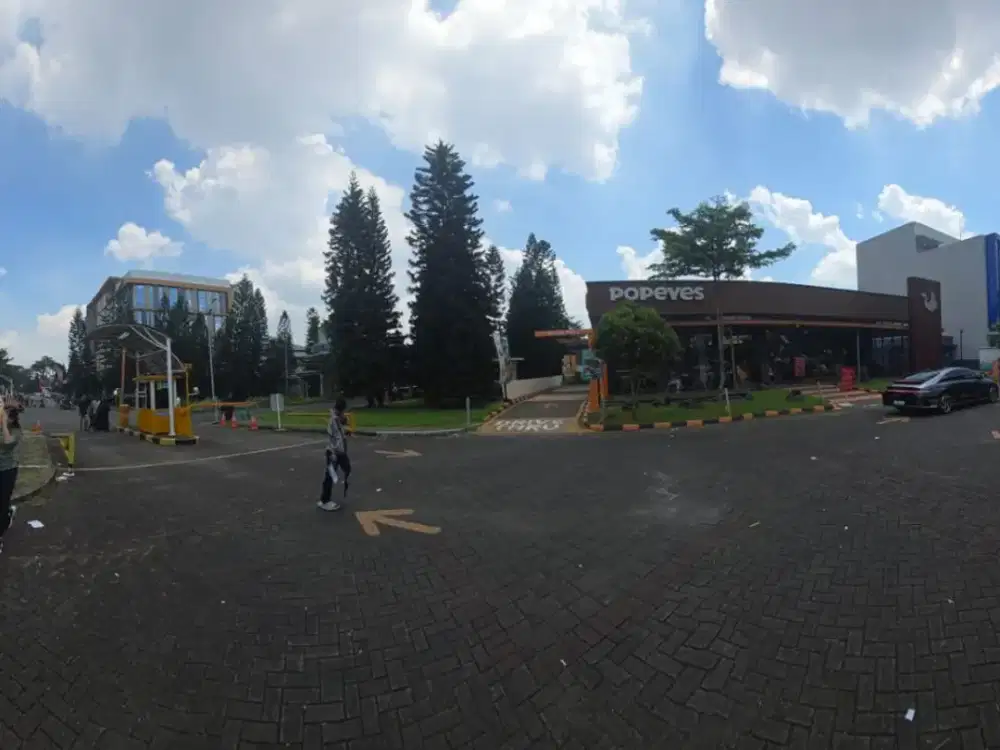 Bangunan ex resto deretan Mc Donalds parkir luas,Jl. Cut Meutia Bekasi