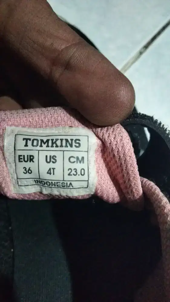 Sepatu anak TOMskin
