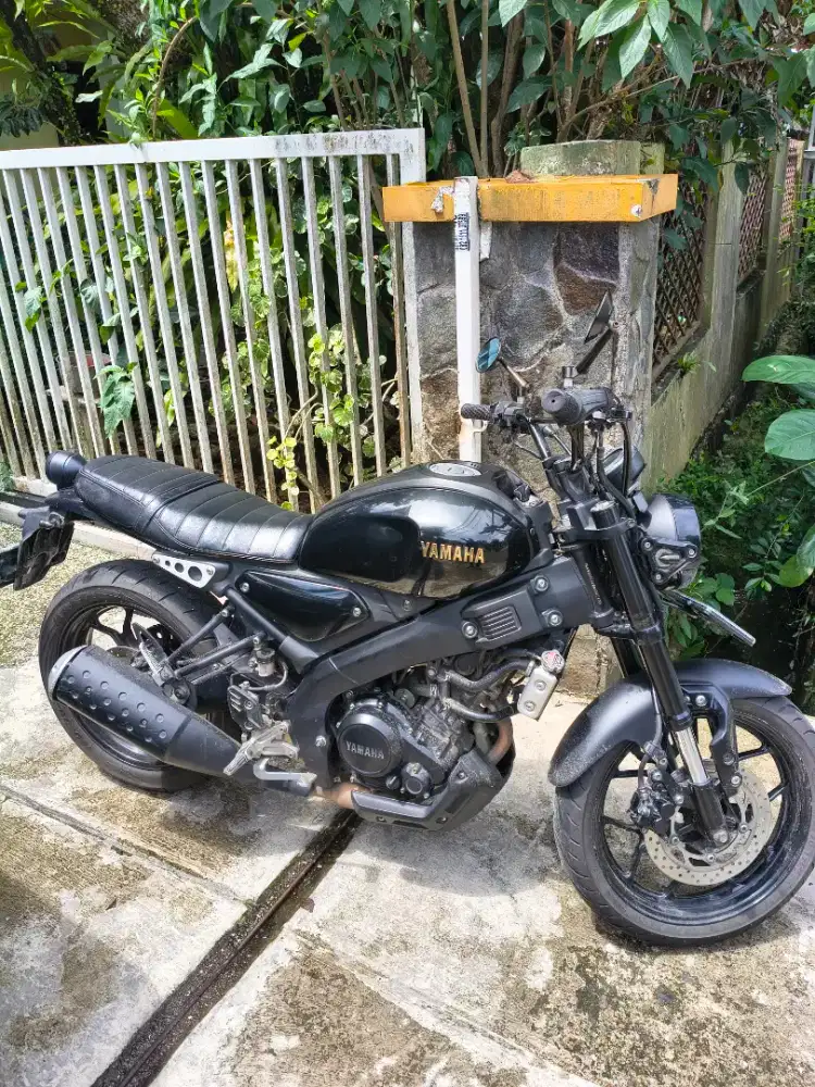 Yamaha XSR 155 warna Hitam
