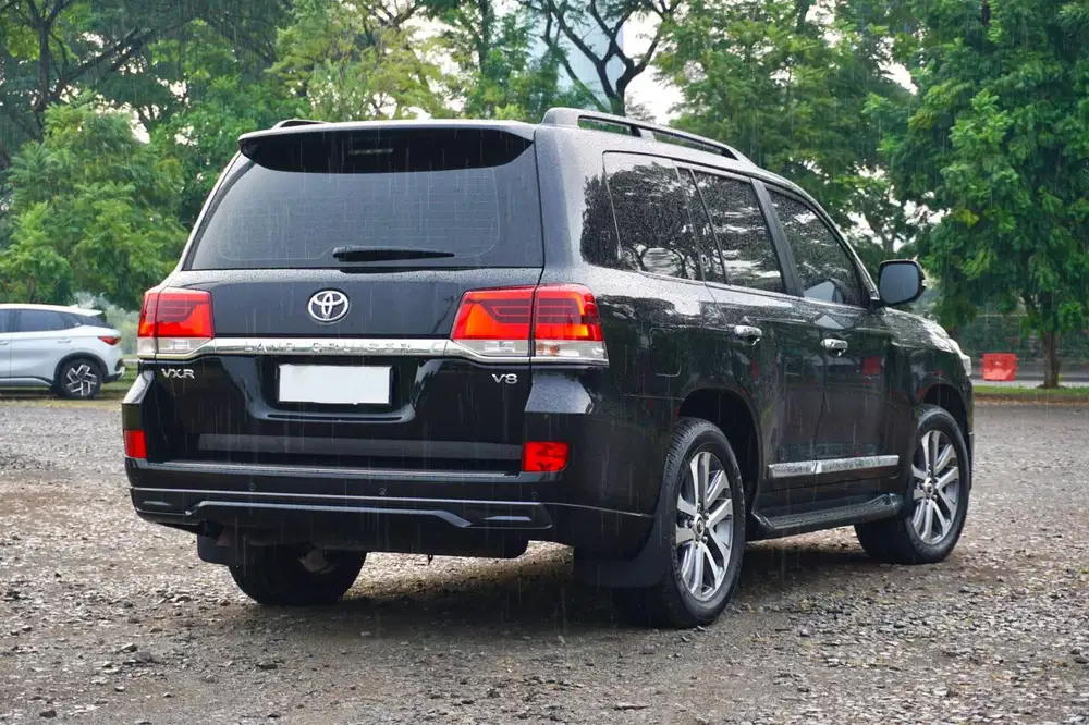 Toyota Land Cruiser
200 VX-R 4x4 2018
