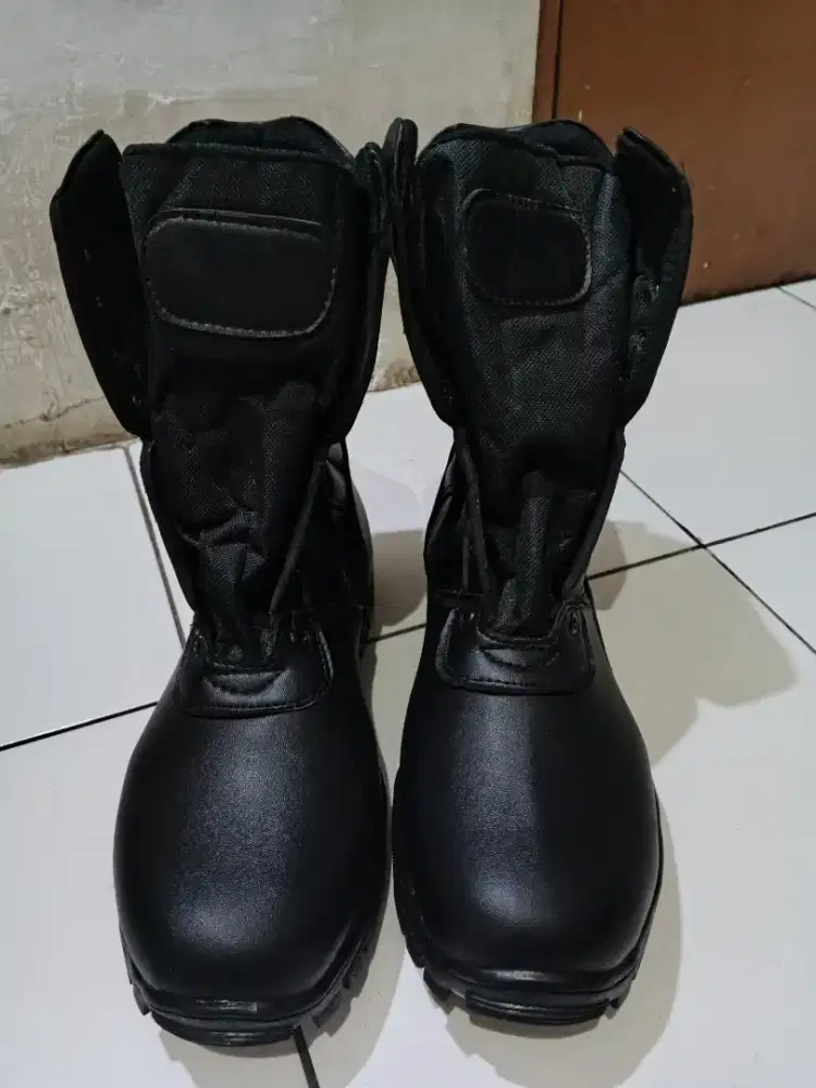 Sepatu Satpam baru
