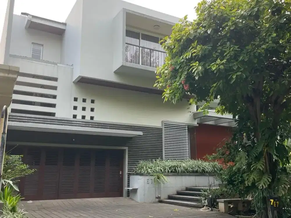 Dijual cepat rumah mewah semi furnish di Kemang Pratama Regency Bekasi