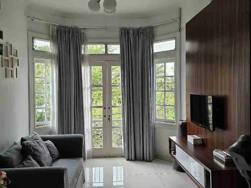dijual rumah bergaya Classic Eropa di Bandung