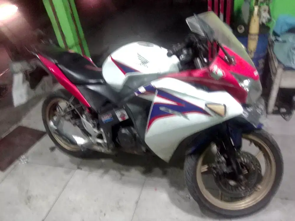 DIJUAL MOTOR HONDA CBR SURAT LENGKAP