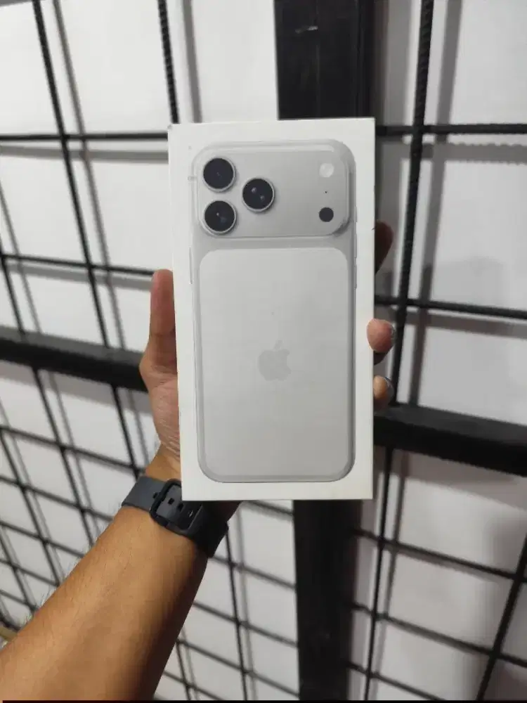 iPhone 17 promax 256 silver ibox . Segel
