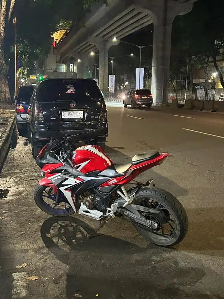 honda cbr 150R.