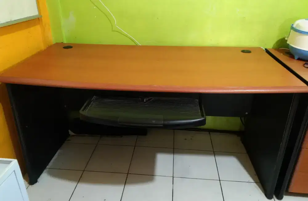 Meja Kantor/ Meja Kerja