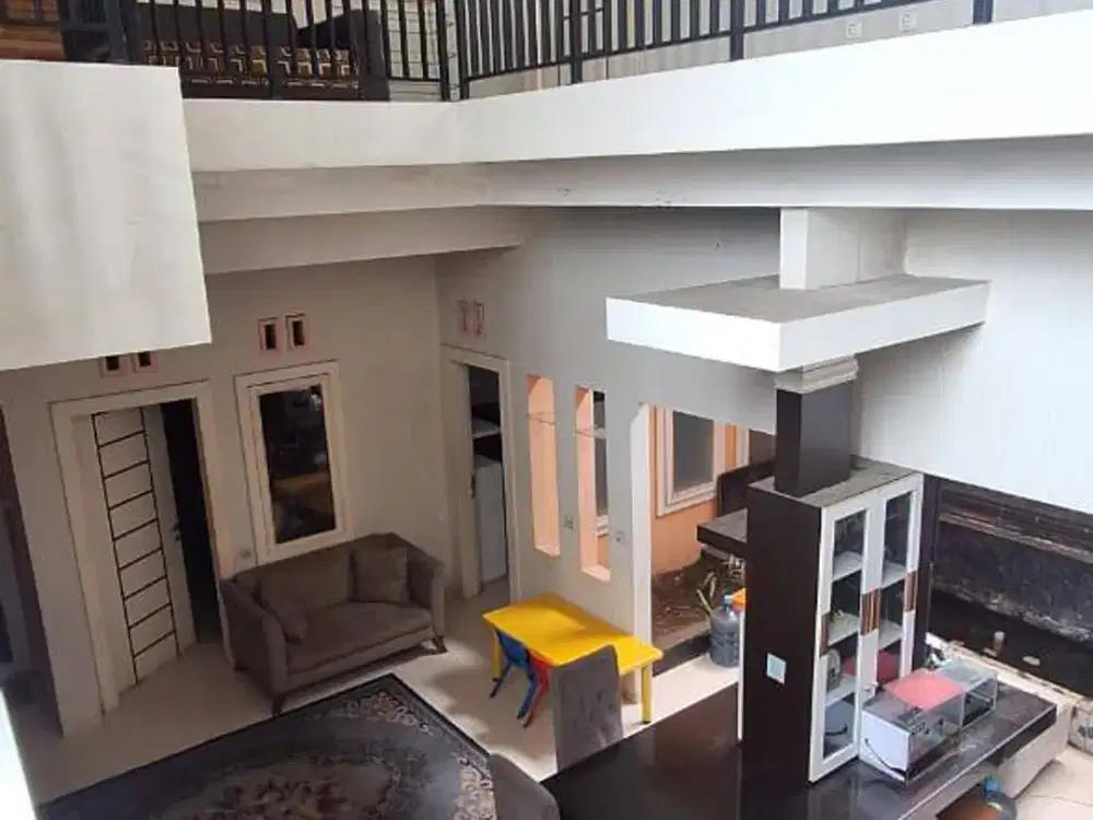 Dijual Rumah 2 lantai, pinggir jalan hidup bisa untuk usaha di Cigugur Girang, KBB