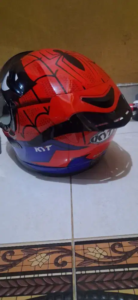 Helm full face KYT