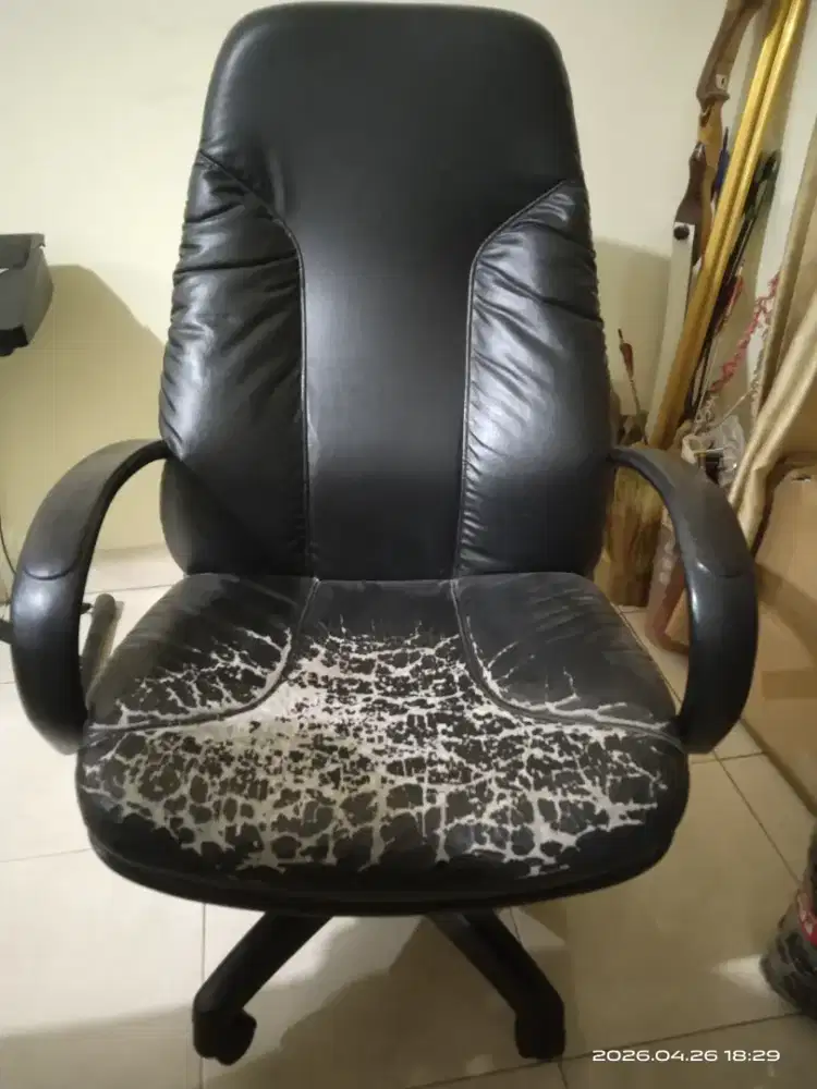 Kursi Kantor / Kursi Direktur