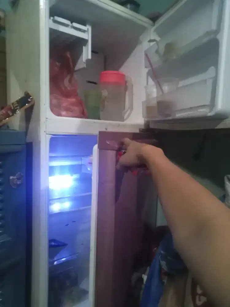 Kulkas 2 pintu merek sharp