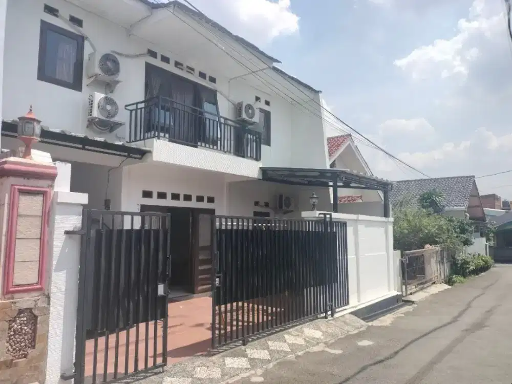 Di jual rumah 2 lantai cocok untuk kost2 San di pondok kelapa
