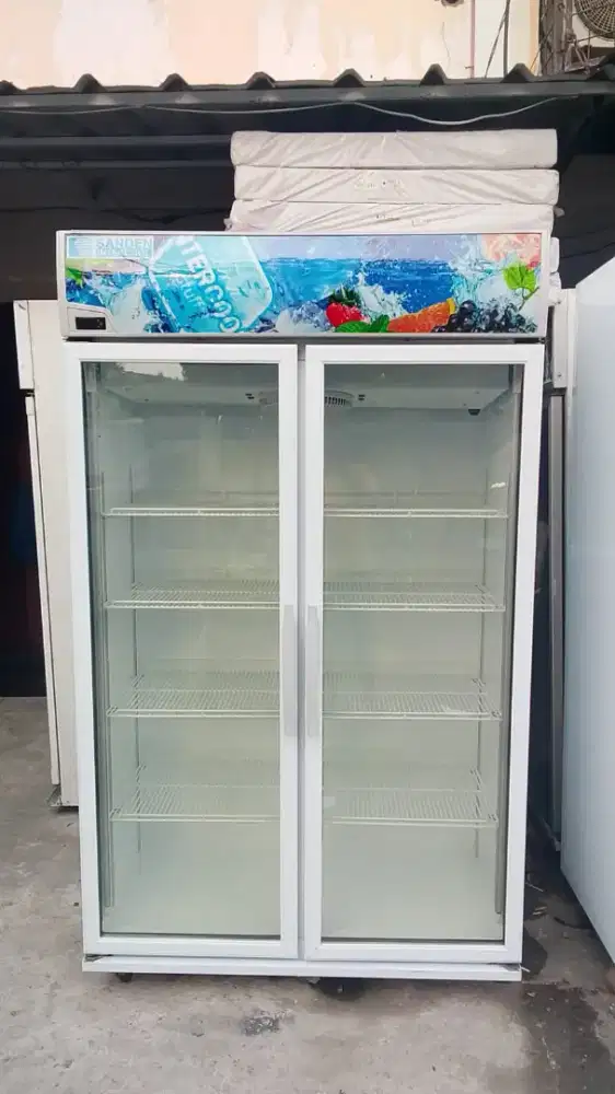 Showcase chiller 2 pintu Sanden second