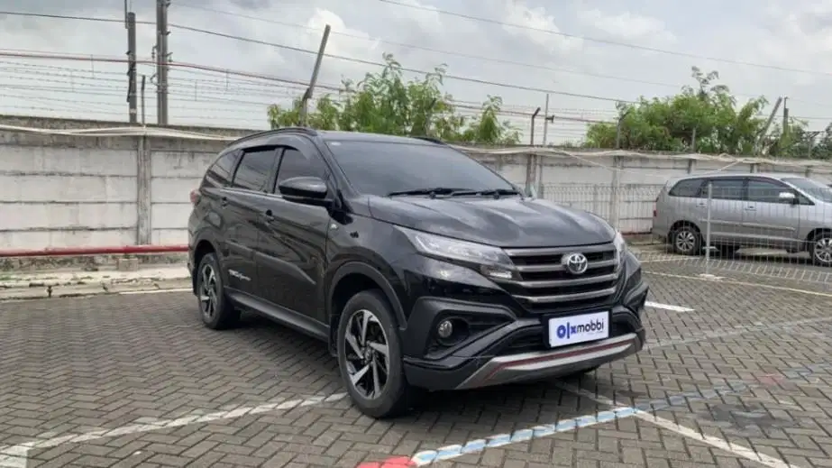 TDP 11JT, Toyota Rush 1.5 S Bensin-AT Hitam 2020