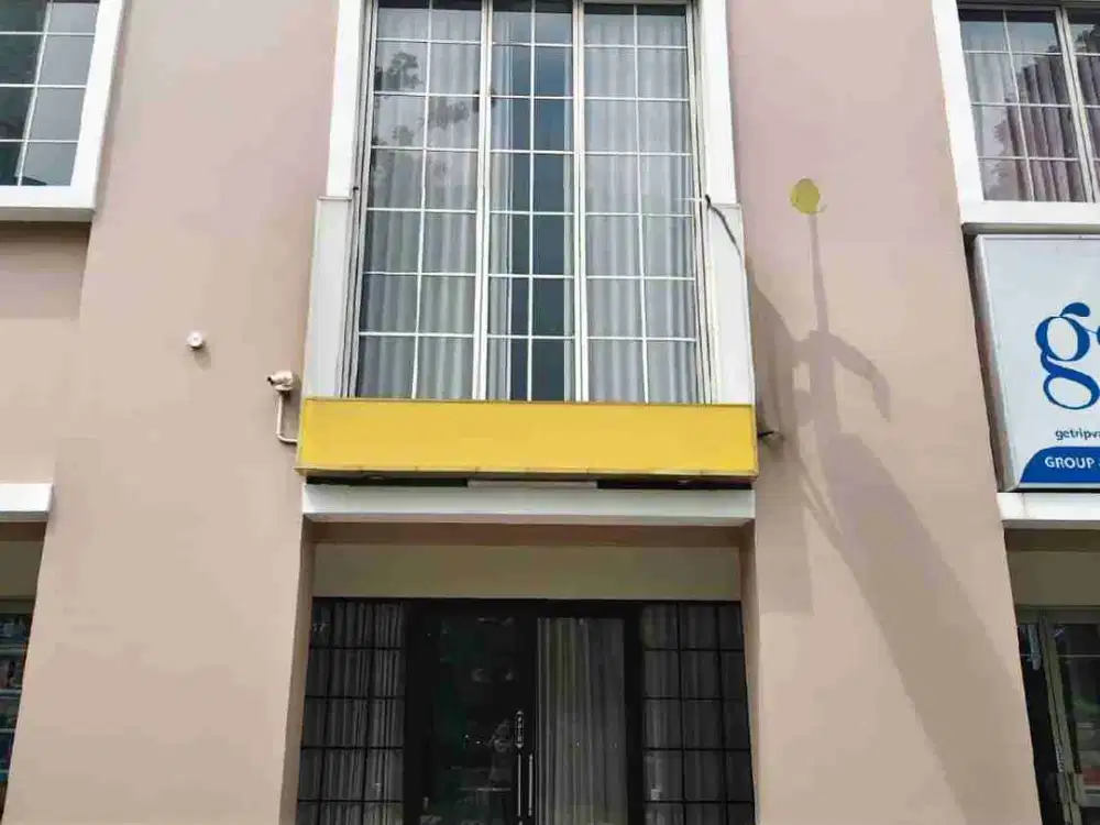 Disewakan Ruko Waterplace Tower A Pakuwon Indah 
Furnish design interior,
Cocok untuk kantor , Klinik dll