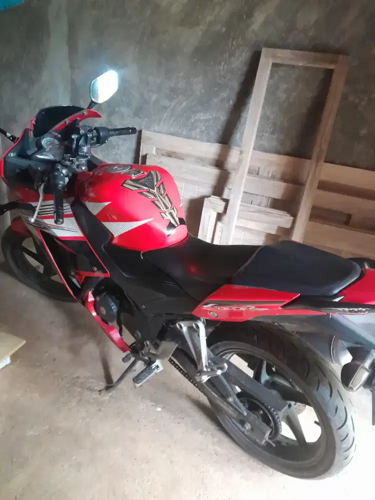 CBR 150 R tahun 2015