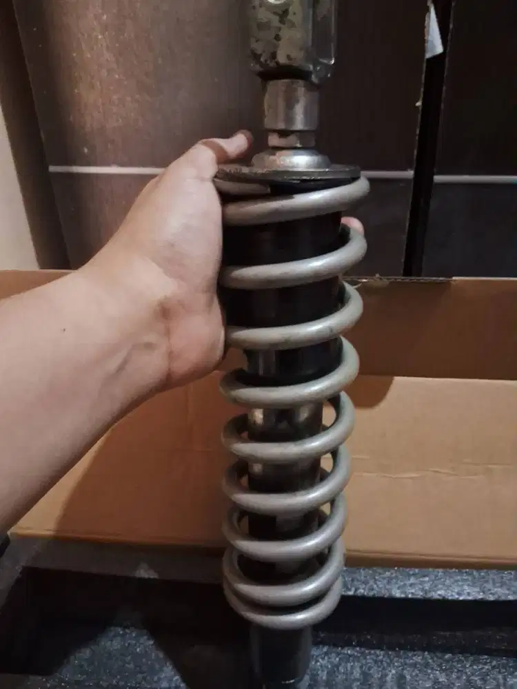 Shock breaker klx d trecker kawasaki copotan ori.