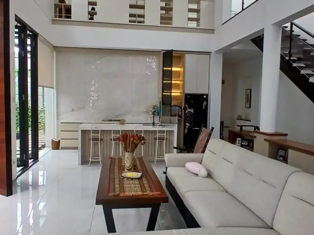 Jual Sewa Rumah Mewah Semi Furnished di Sumber Sari