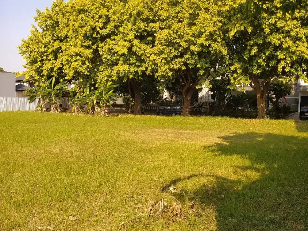 Dijual lahan seluas 594 m2 di area perumahan Kemang Pratama Regency seharga 4,2 M