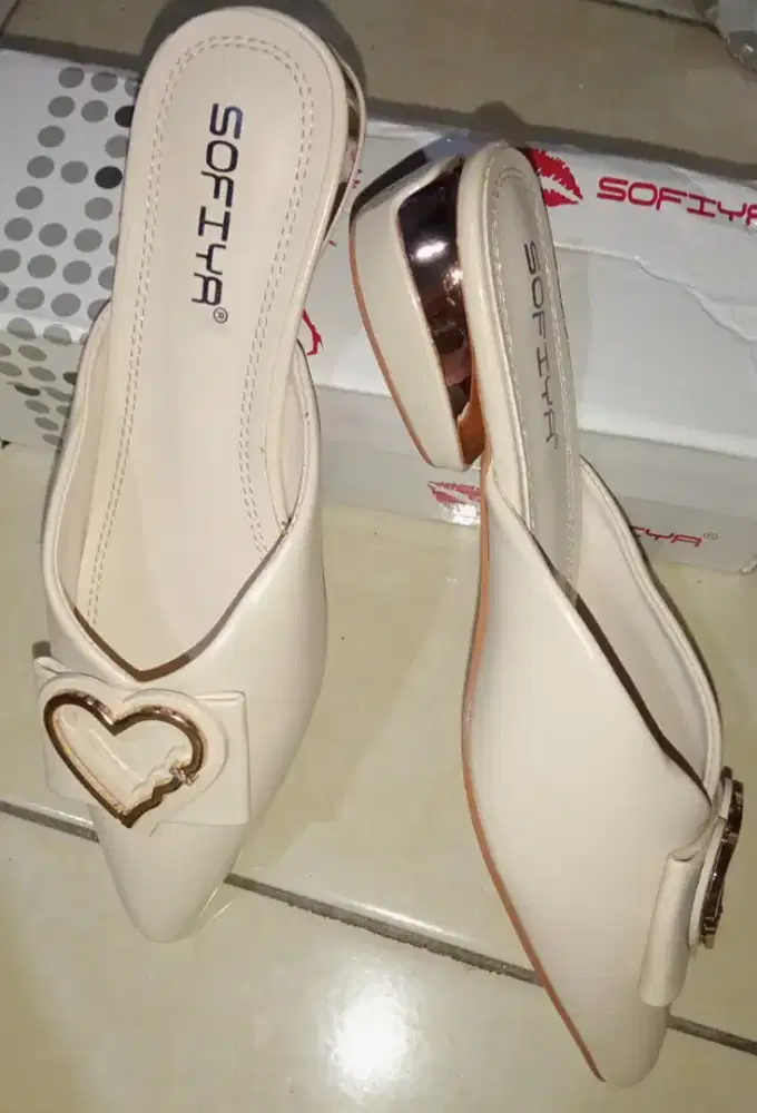 Sandal cantik cream dan sandal wedges hitam